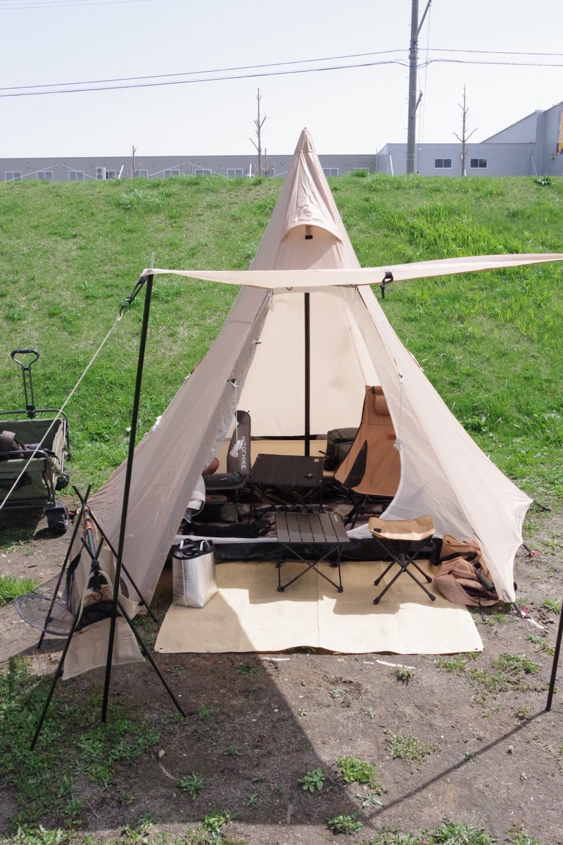 celica185w's tweet photo. #キャンプ
#ディキャンプ での私の(勝手に)HOMEにしているBBQ場が本日再開したので早速 #キャンプ飯😊
今日デビュー  #キャンプ用品 は3点
IGNIO ティピーテント 2999円
#WHOLEEARTH NOMAD KETTLE 0.8
#LOGOS ホットサンドパン

それと再デビュー😇
シングルバーナー #EPIgas QUO STOVE
続く > https://t.co/voEqFYNzal