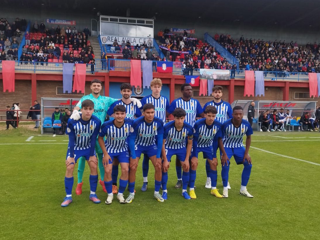 En el partido de la jornada de Tercera RFEF la Deportiva B cayó 2-1 en su visita al @RealAvilaCF. 
#Adelanteyarriba 
#SomosDeportiva 
#WeAreDeportiva