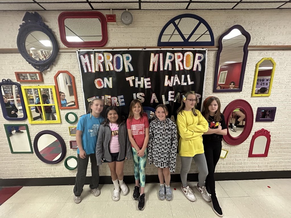 usd331kems's tweet photo. I'm proud of this group of students for setting a great example in the cafeteria.  PROUD OF YOU! https://t.co/z6p3o4lMmU