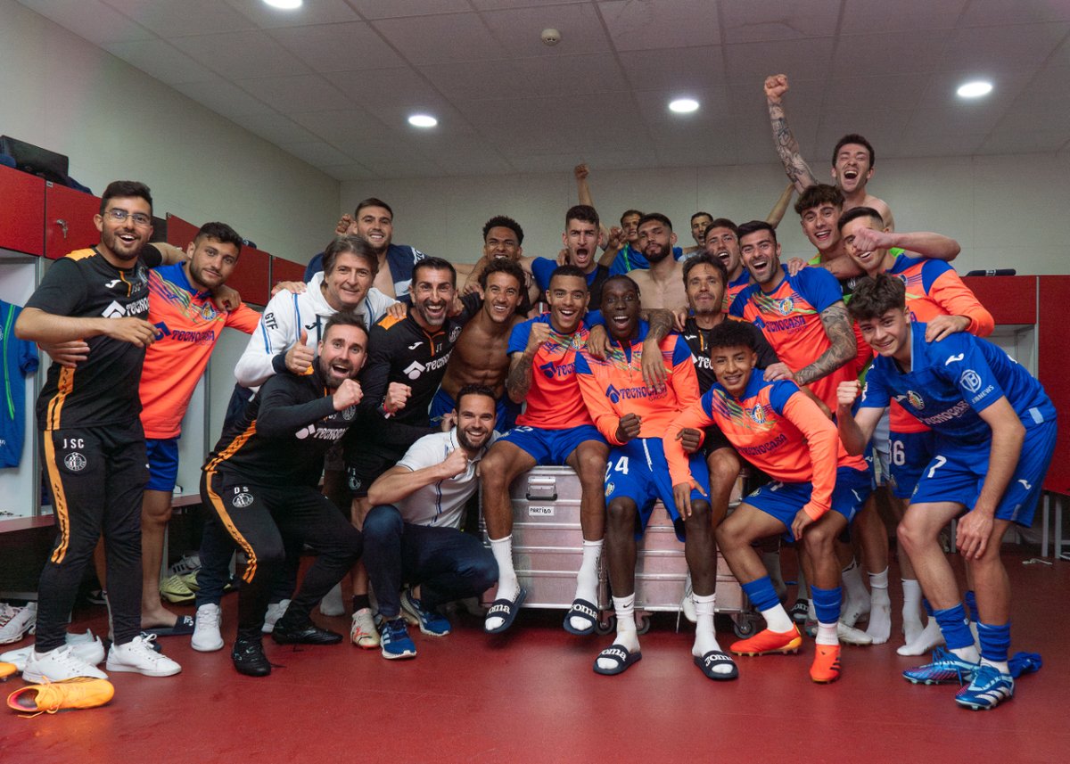 GetafeCF's tweet photo. 𝑴𝑰 𝑬𝑸𝑼𝑰𝑷𝑶 ❤️‍🔥 https://t.co/55qDBO4Xxl