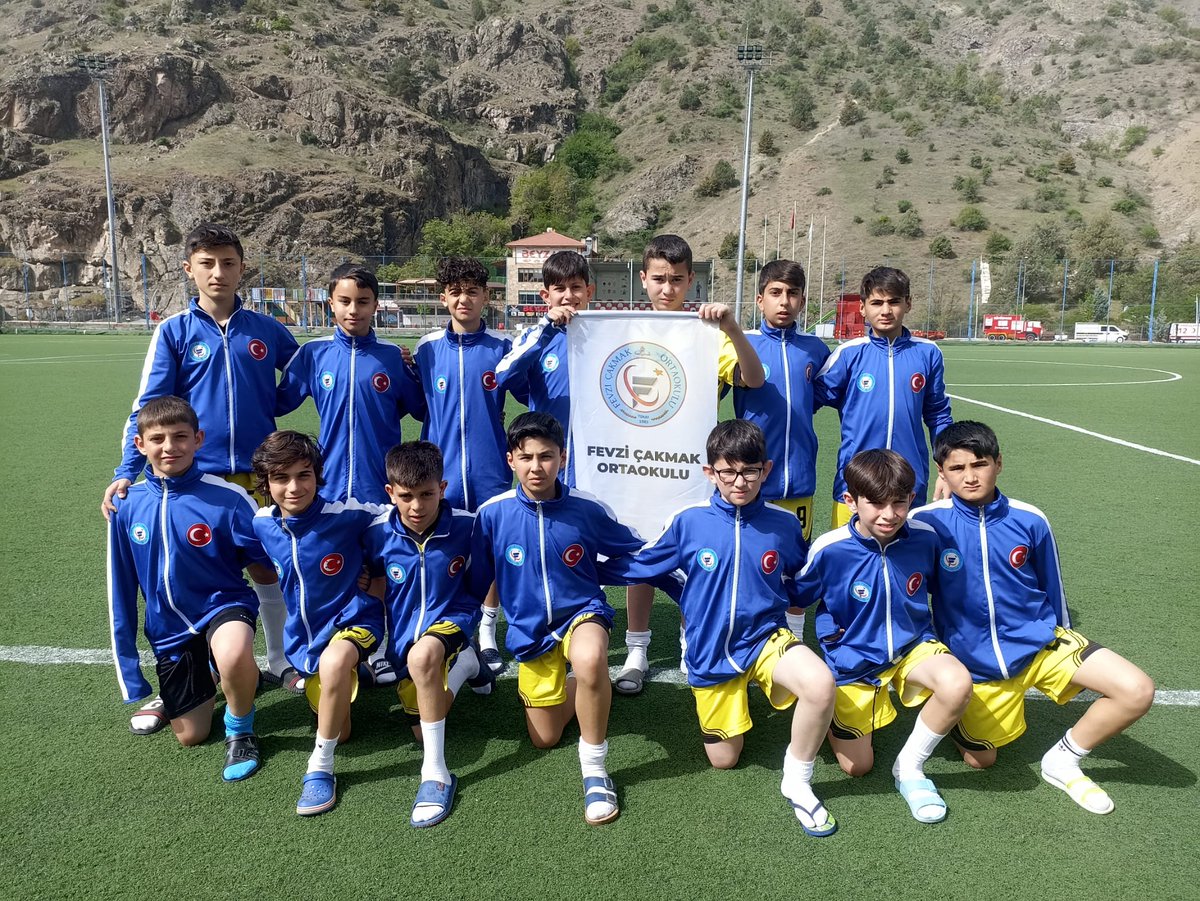 Gümüşhane ilinde  yapılan,Okulsporları Türkiye Şampiyonasında Küçük Erkek Futbol takımımız( Tokat Merkez Fevzi Çakmak Ortaokulu),Ordu Atatürk Ortaokulunu 4-0 yenerek grup maçlarına iyi bir başlangıç yaptı.Teknik,idari ve öğrencilerimizi yürekten kutluyorum.🧿♥️🏆🥇