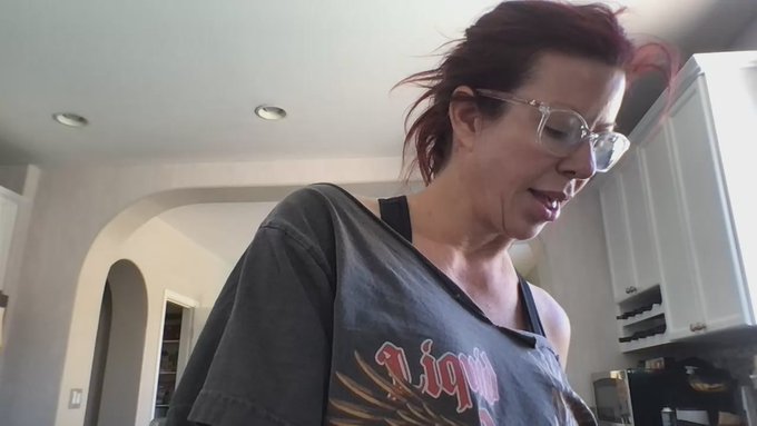 Alexis Fawx is live now! https://t.co/11enTIVPyy https://t.co/ZF0aAcz73E