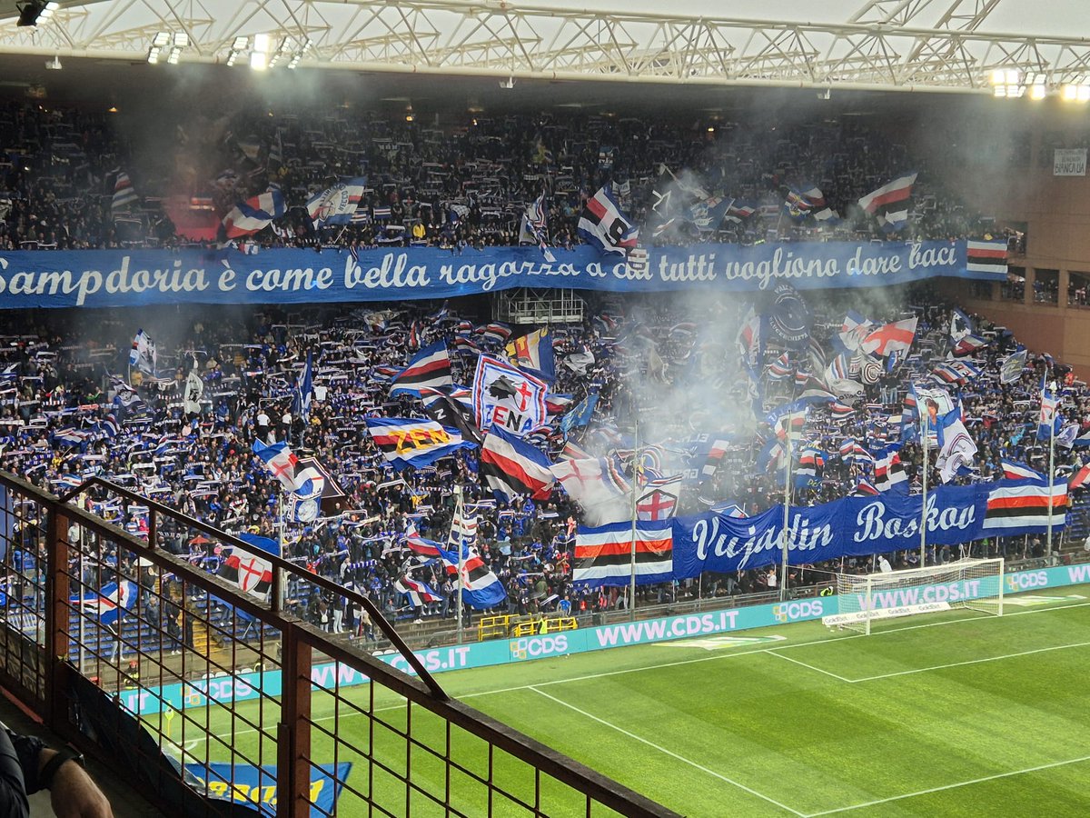 Serviva una prestazione da squadra, di carattere e così è stato. In onore di Boskov la #Sampdoria conquista un pareggio importante che la mantiene sempre nei playoff. Al gran gol di #Borini risponde Cutrone. Mercoledì a Lecco ci sarà un esodo blucerchiato.
🔵⚪🔴⚫⚪🔵