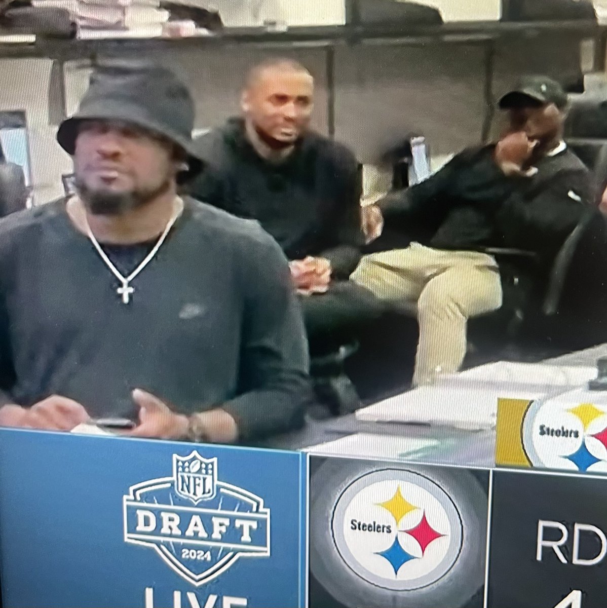 Tomlin sporting the bucket hat today in the war room lol #Steelers