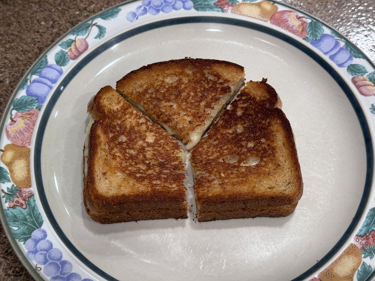 ryancduff's tweet photo. You guys, I think I finally perfected the art of grilled cheese. This is a game changer! https://t.co/FUfATPC3tY
