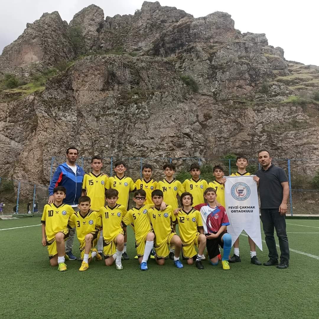 KÜÇÜK ERKEKLER FUTBOL GRUP MÜSABAKASI MAÇLARI 

TOKAT FEVZİ ÇAKMAK ORTAOKULU 3 ⚽⚽⚽
AMASYA MERZİFON GAZİ ORTAOKULU 2⚽⚽

KAZANARAK YOLUMUZA DEVAM EDİYORUZ 🥳