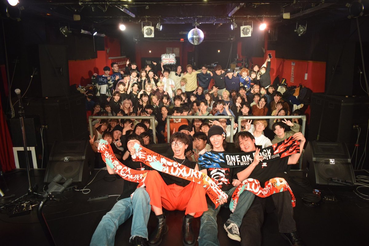 ku_mountaindew's tweet photo. 【新歓ライブ】
4/11.12でTH-R HALLにて
新歓ライブがありました🤩

両日とも100人近くの1回生が
来てくれて上回生一同幸せです🥹
ライブを見てこのサークルに入りたい‼️
って思って貰えてたら嬉しいです🙌

 #春から関大 #軽音サークル #新歓 https://t.co/wRzNu5xhUJ