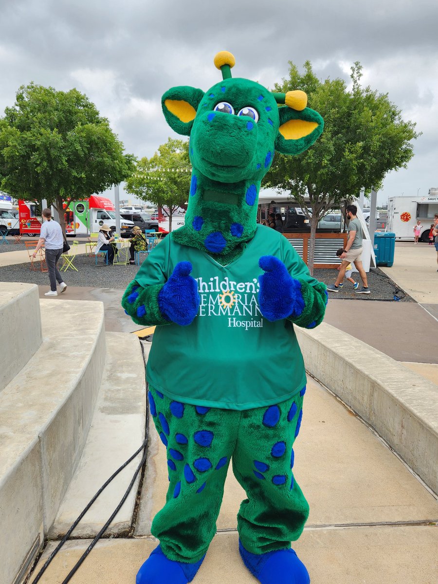 AV Production students are working at the Sugar Land Arts Festival this weekend. Check out Victor Sanchez (RPHS) in the giraffe suit for Children's Memorial Hermann! #CommunityService @JWErdie @lizg_canchola @FBISD_CTE @SLartsfest