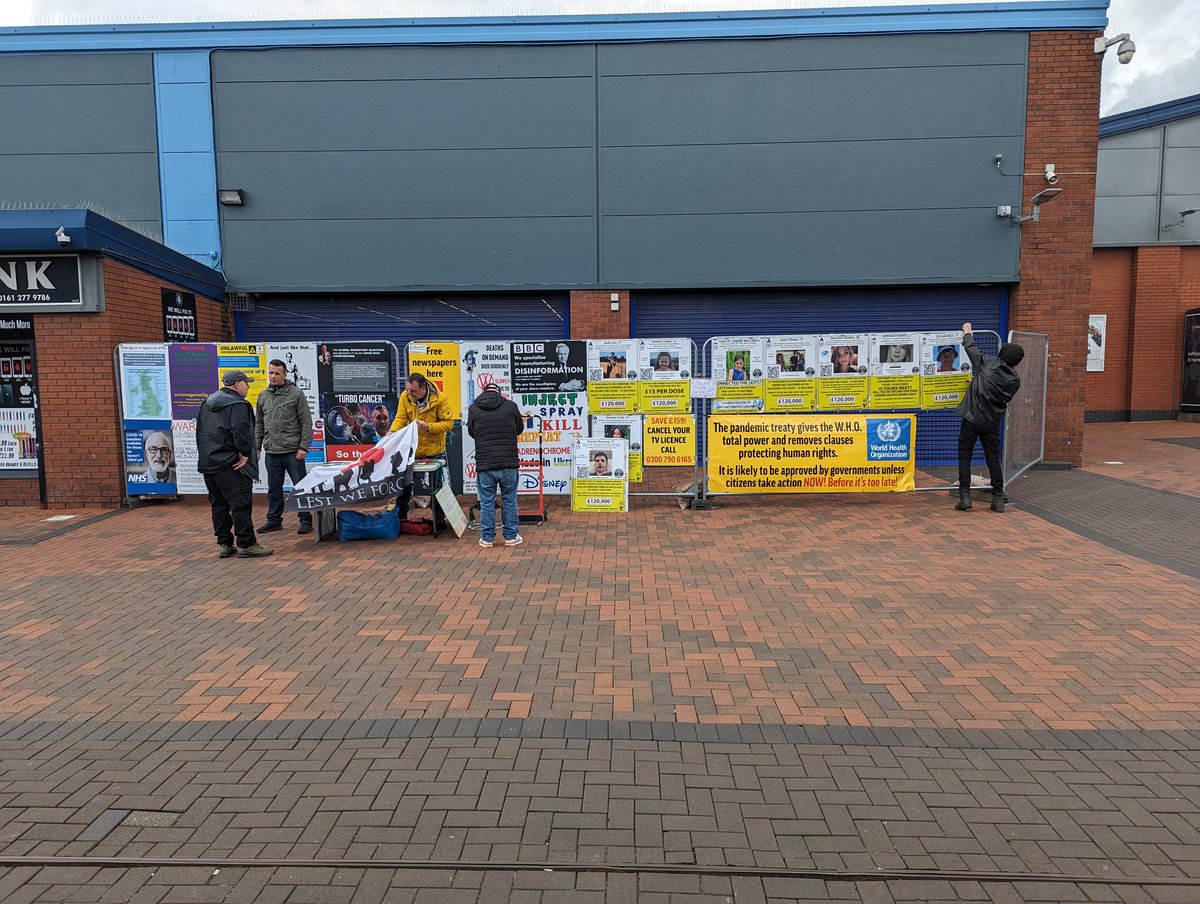 The conspiracy theorists were out again today in Harpurhey.

I don't believe that 'freedom of speech' should include the right to spread outright lies - potentially encouraging young parents to not vaccinate their kids. 

How is this OK? .@ShopHarpurhey
.@patkarney