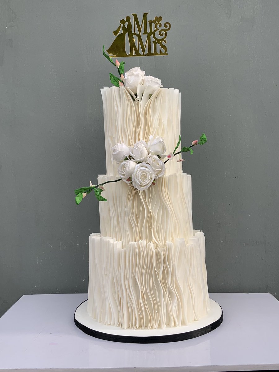 Her wedding cake 🙊..