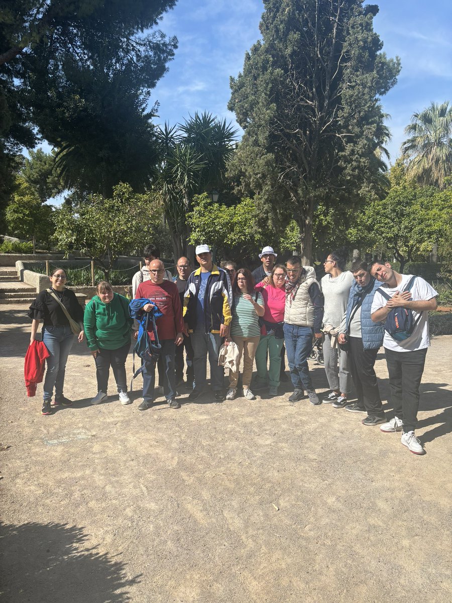 aprodisquart's tweet photo. Ocio mañanero por el paseo alameda, disfrutando del ambiente de la feria del libro 📚y de la feria de abril 💃🏻, después un gran almuerzo para reponer fuerzas 💪🏽☀️ #aprodis https://t.co/pytFE5Isq5