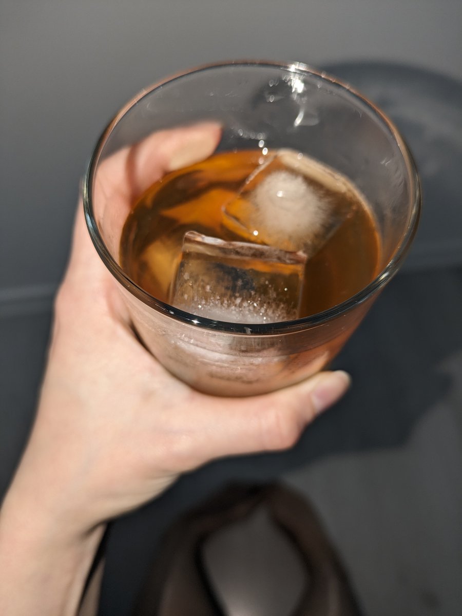 My smokey old fashioned, using #Heriose French #whisky with angostura bitters 💓

#patreon #onlyfans #bartending #cocktail #cocktails #collant #collants #hosiery #leggings #nylonfeet #nylons #pantimedias #pantyhose #pantyhoselegs #stockings #strumpfhose #tights #パンスト #스타킹