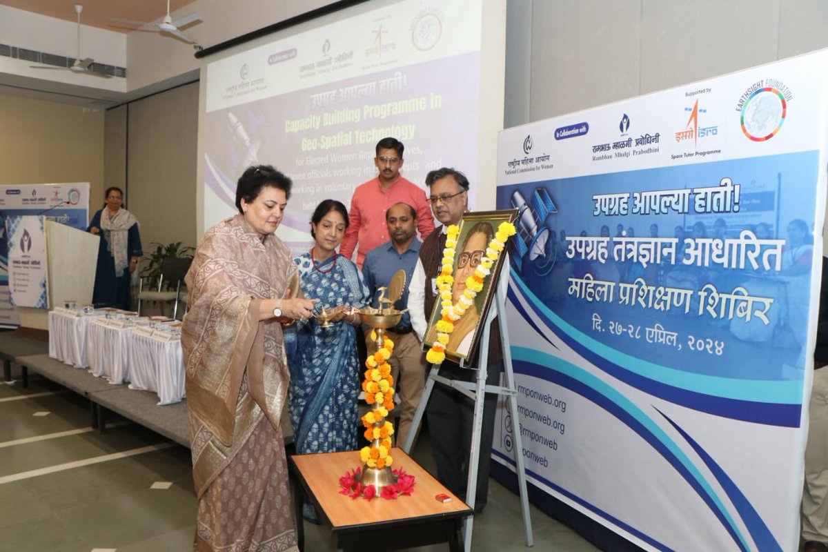 Hon’ble Chairperson @sharmarekha inaugurated the first batch of our two-day capacity building program for Women in Geo-spatial Technology, in collaboration with @RMPonline. Empowering women in Thane, Maharashtra, from April 27th to 28th, 2024. NCW propel progress in GIS!