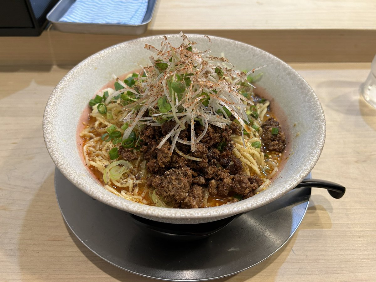 ちょっとした刺激求めて
すばるさんへ🙋‍♂️

俺の担々麺鶏白湯🍜堪能

個人的にはこっちの方が好きかも😋
パネル違いの方がみたいな感覚🥹
とにかく
美味い以外の言葉が見つからない✨

ごちそうさまでした🙇‍♂️