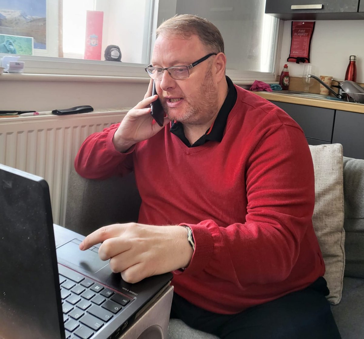 The man himself, Martin Cavanagh, PCS Acting National President putting a shift in for Super Saturday Call Hub.

Great stuff! ☎️☎️👋

#GetTheVoteOut #SuperSaturday #PCSVoteYES