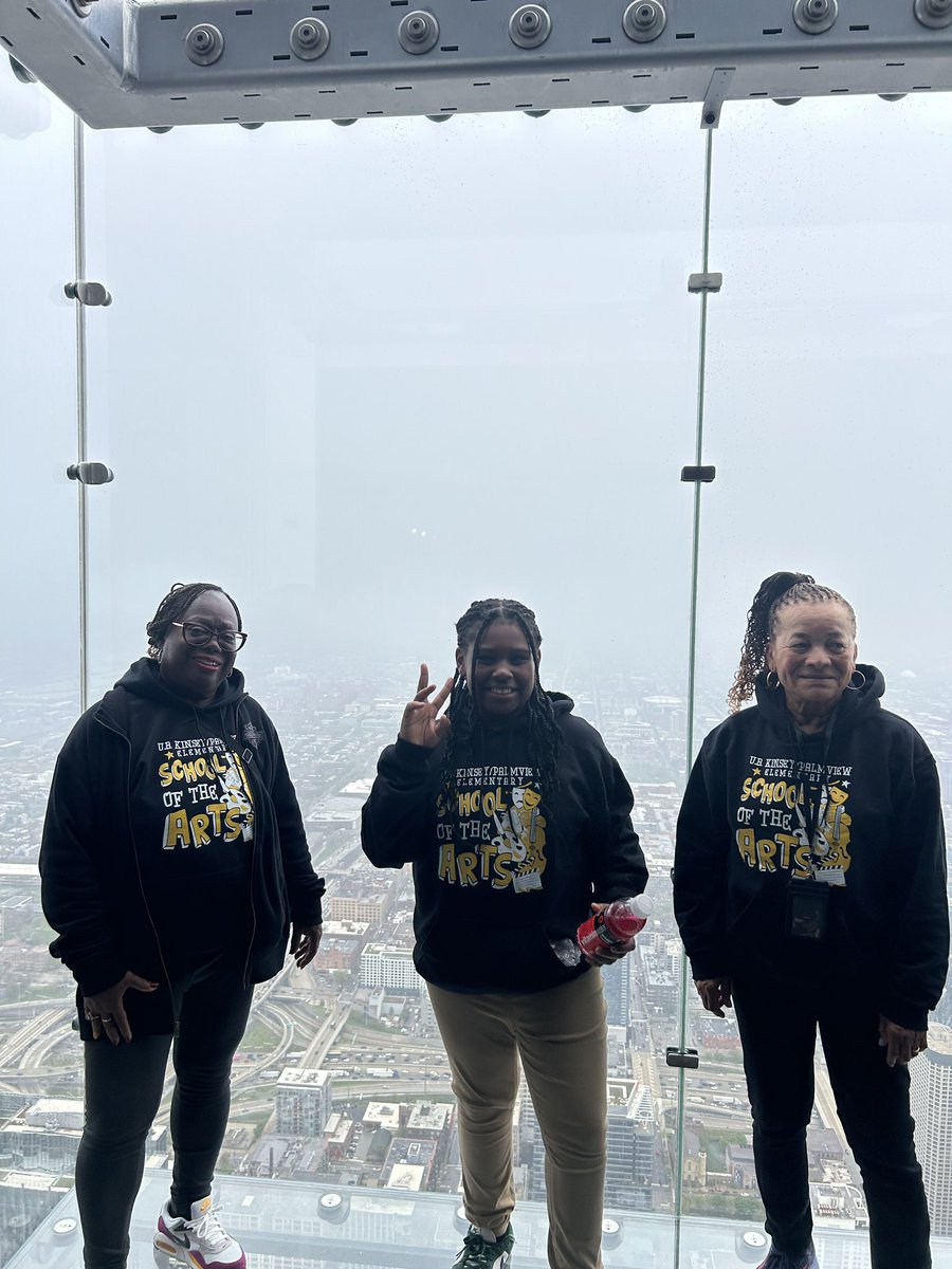 Chicago Willis Tower visit was Amazing 🤩 and a Lil scary on Deck literally🔥 Are you living on Deck⁉️ #Chicago #Believe #bossmom