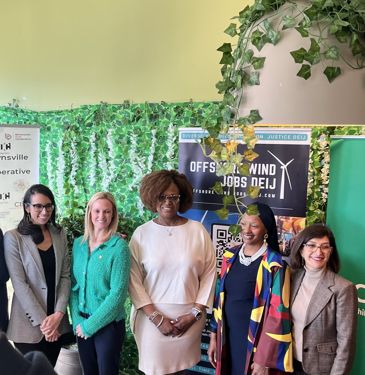 👷🏽‍♀️💨 Job training for offshore wind is coming to Brownsville! Thank you to @CBEDC_Official, @CitizensBank, @localcontentcom for bringing this opportunity home. This is just the beginning of Brownsville & East New York moving to the forefront of NYC’s clean green economy.