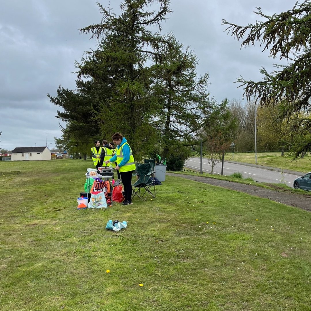 Fabulous Job by the young people at
Ecclefechan, doing their #SpringCleanScotland Litter Pick. They went to Haggs Park to do a litter pick, plant seeds and put up bird houses! Making a better environment for all. Amazing work 🤩👏🌿