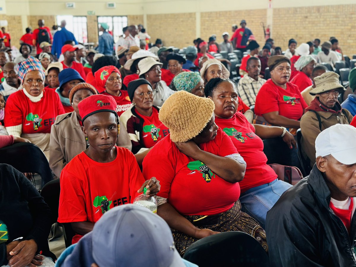 ♦️In Pictures♦️ Voters of the EFF, the elderly are here to listen to the message that is going to restore their hope. -Bo Nkgono le bo Ntatemoholo bare ba batla mokgato otlo sireletsa bokamoso ba bana ba bona, ebile bare baneletshepo ya hore mokgato o ke EFF fela.