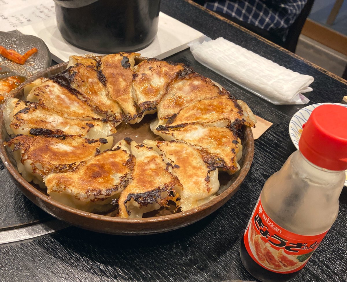 今日は久しぶりのお店に伺って、久しぶりのかたがたとお料理に舌鼓を打っていたんですが、店長が「お宝ですよお⭐︎」と持ってきてくれた過去の色紙のなかに自分のものもあって 懐かしさと恥ずかしさで悶絶するかと思いました 
