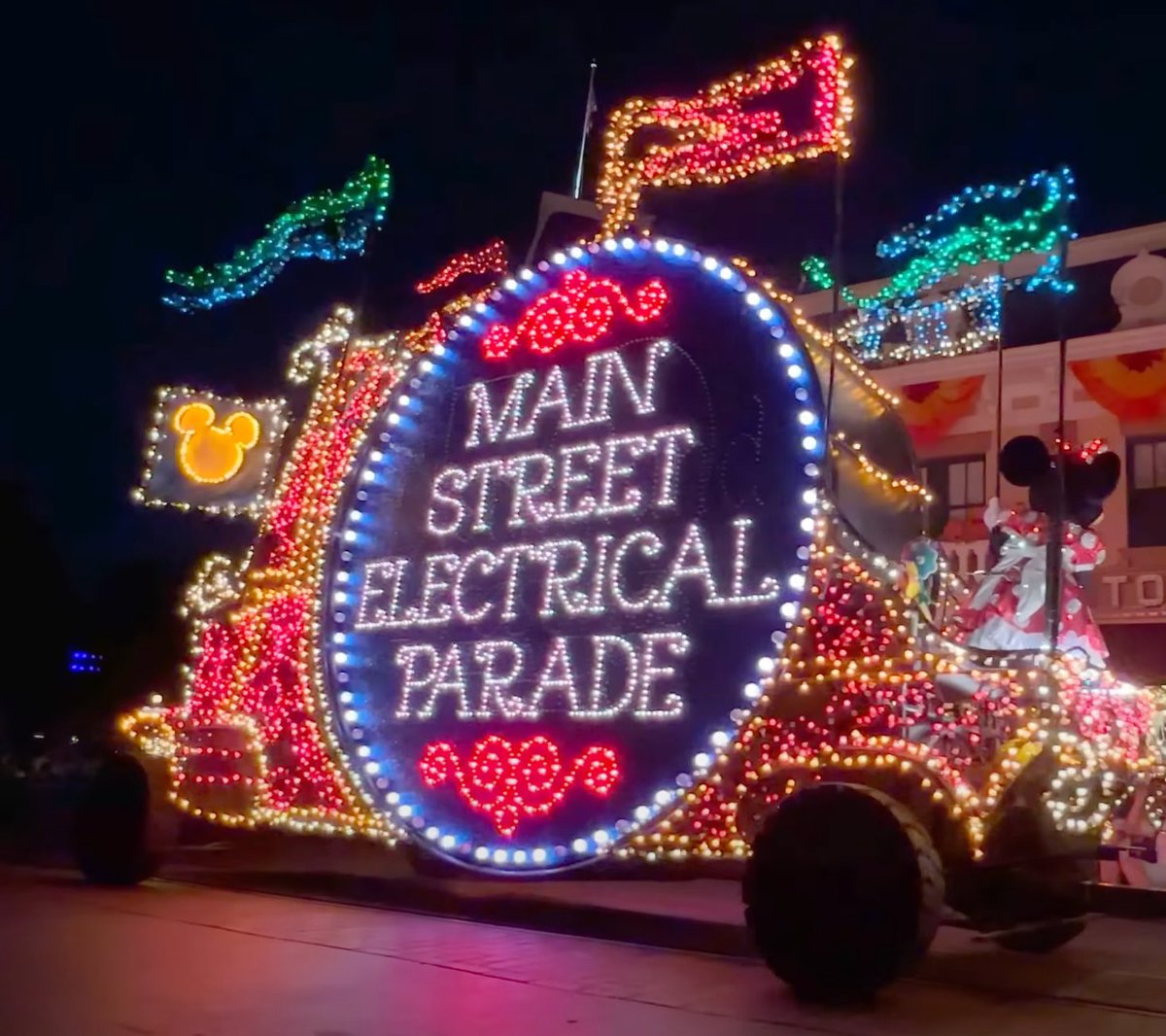 Mickey_Central's tweet photo. RUMOR: Main Street Electrical Parade returning to Magic Kingdom. https://t.co/uRHA55ORWL