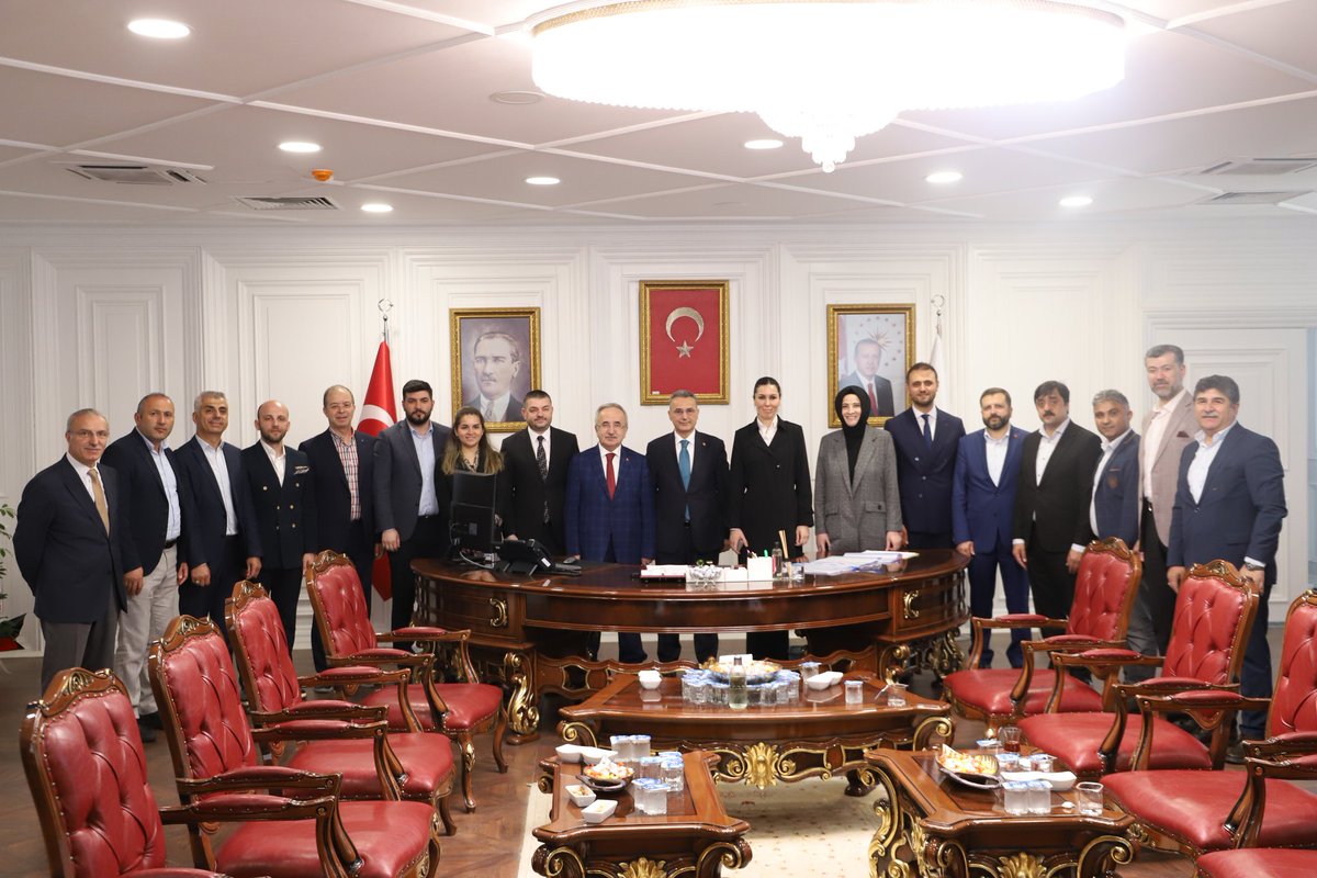 Genel Başkan Yardımcımız ve Milletvekilimiz Sn. Çiğdem Karaaslan ile birlikte İlkadım Belediye Başkanımız Sn. İhsan Kurnaz'ı ziyaret ederek çalışmalar hakkında bilgi aldık.
