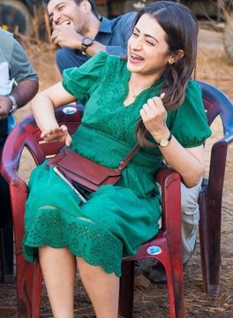 trishaoffl's tweet image. With #Identity team on the sets.

@ttovino #VinayRai @AkhilPaul_
@trishtrashers 🤎
#Trisha #Trishakrishnan