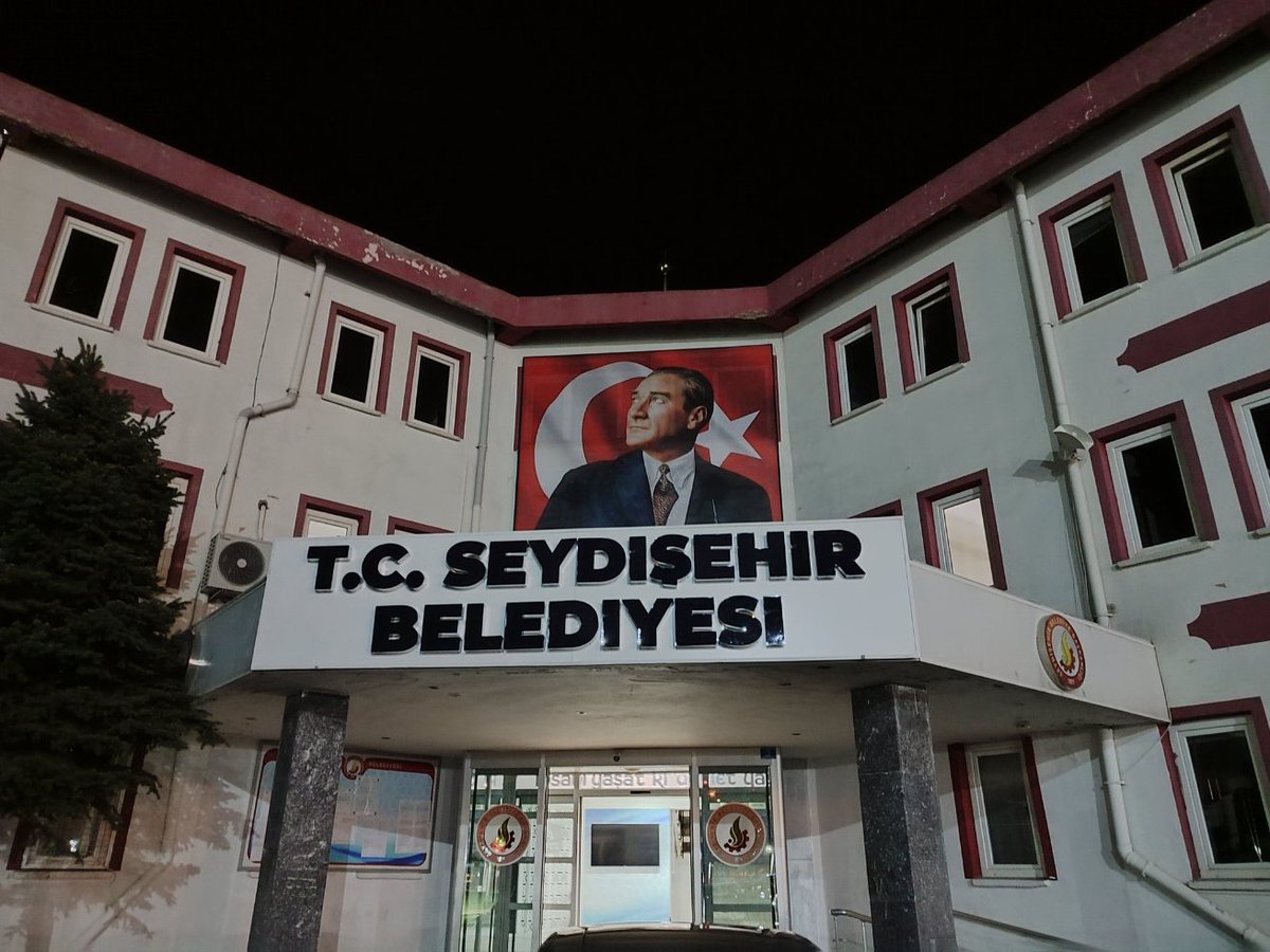 AKP'den CHP'ye geçen Konya Seydişehir Belediyesi'ne T.C tabelâsı asıldı... Yaşasınnn çok yakıştı👏👏👏