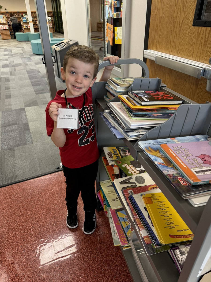 Mr. Wollard had THE BEST day for #takeyourchildtoworkday !  <a href="/RVRoadrunner/">Ridgeview Elementary</a> <a href="/LIBERTYSCHOOLS/">LPS53</a>
