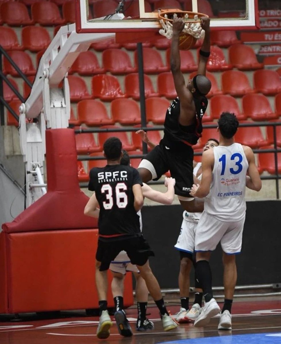 Dois jogos eletrizantes ontem no Morumbi, Sub 18 e 20 de @spfcbasquetebol e <a href="/ecpinheiros/">Pinheiros</a> fizeram os amantes do basquete bem jogado agradecerem a Deus pelo que foi apresentado, SENSACIONAL obrigado ao @federados_basketball pela cobertura sempre muito boa🏀🔴⚪️⚫️💪🏻🏀💪🏼🏀💪🏾🔴⚪️⚫️🏀