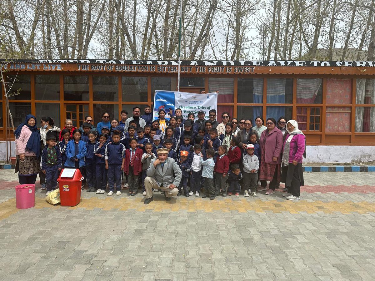 Today, @PHELadakh in collaboration with the @dse_ladakh conducted a Cleanliness Drive of Water Sources and Source sustainability program with students and staffs of Govt. High School of Likstey, Nimmo, Phyang, Stok and Matho. (1/3) #HarGharJal @lg_ladakh @gssjodhpur