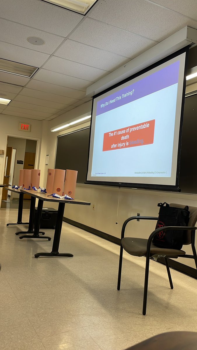 Absolutely packed house for the last session of the semester of our Trauma, Emergency, and Disaster Response elective going over @StopTheBleed! 🛑🩸 Looking forward to seeing everyone at 10am at our station @Rutgersday!🥳