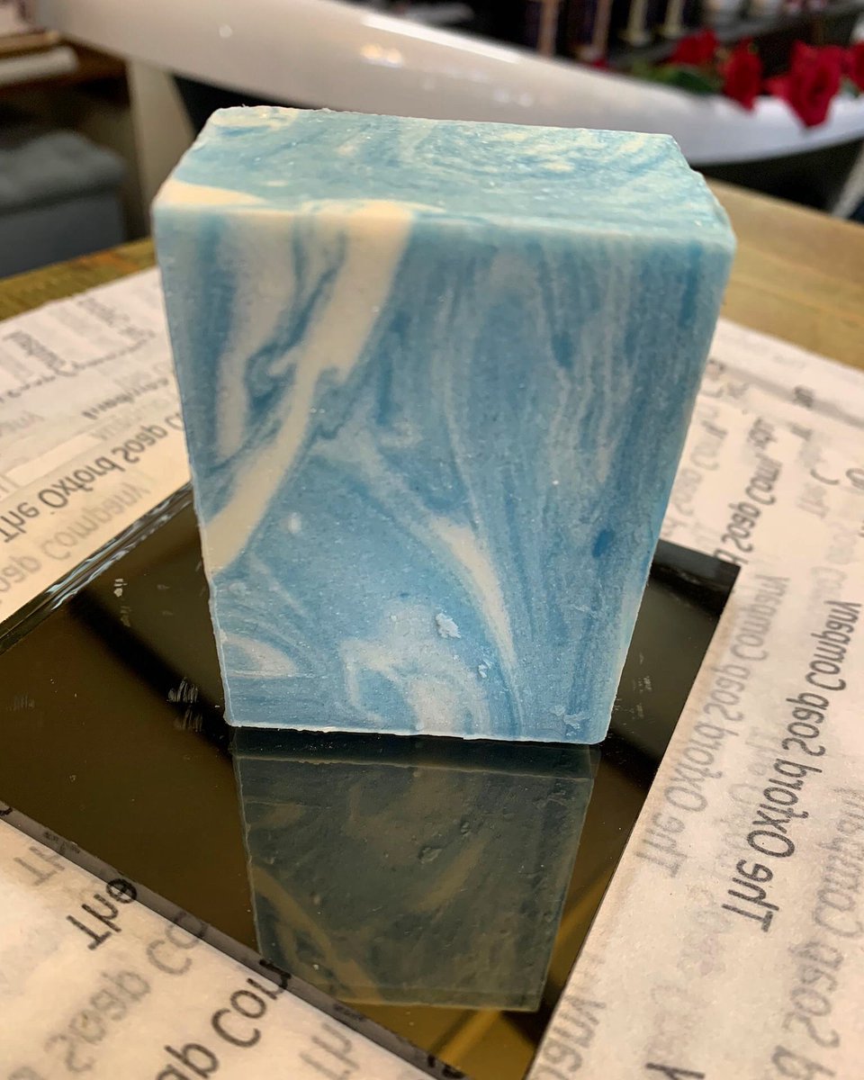A bit of Winter Breeze for a cold weekend for this time of year! 

#allergenfree #handmadesoap #soap #coldprocesssoap #vegan #zerowaste #shopsmall #shoplocal #indieoxford #oxford #coveredmarketoxford #oxfordsoapcompany