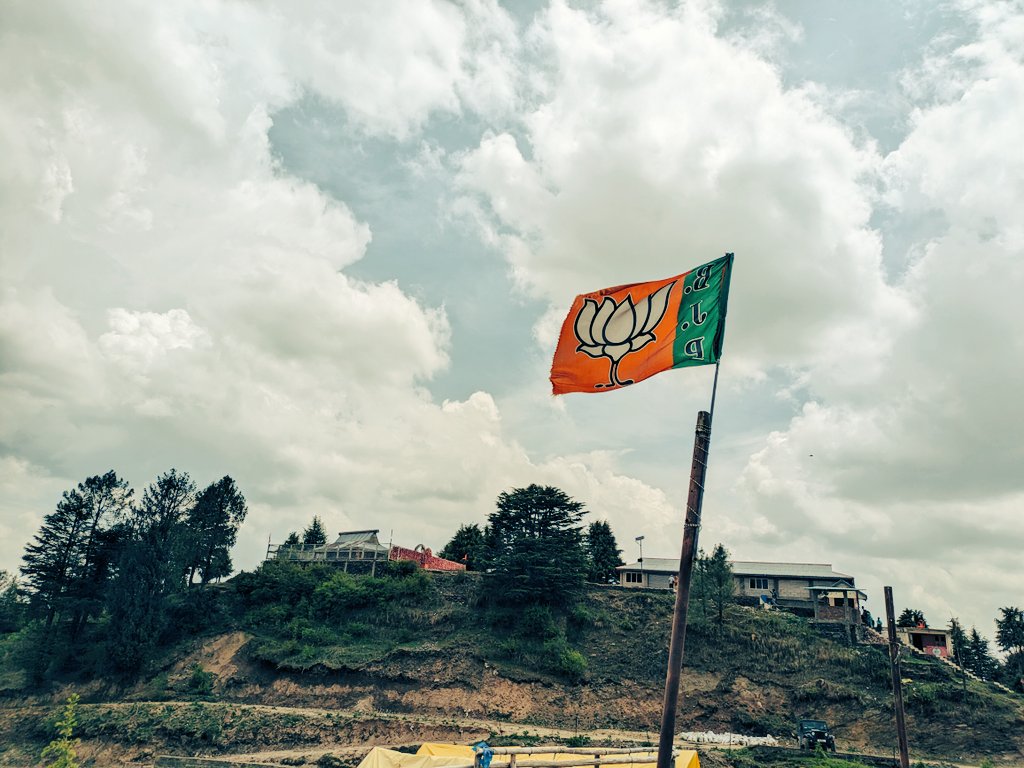 People's favourite party's flag in 'Kufri' 😊
