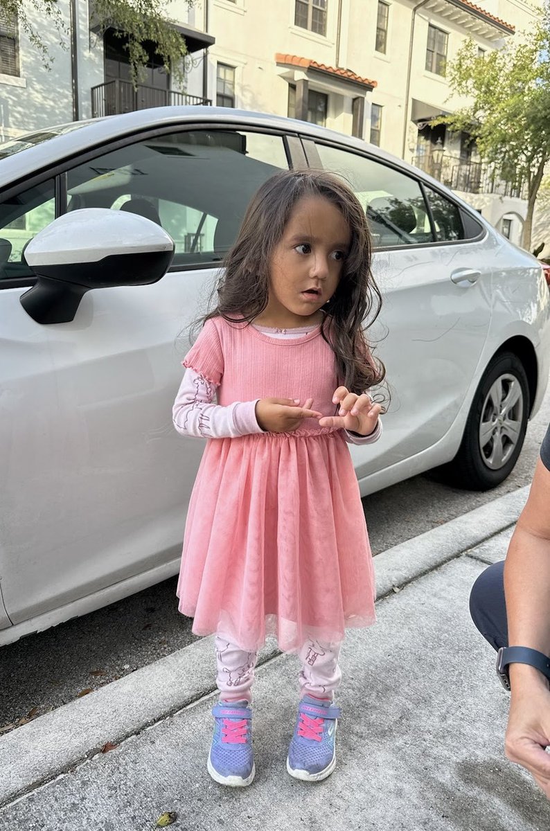 This little girl, who says her name is Nelly, was found wandering near the Miramar Branch Library at 8:00AM. She appears to be approximately 3-4 years old. Anyone with information on who her parents/guardians are, is urged to contact #MiramarPD at 954-602-4000 (ext. 0).