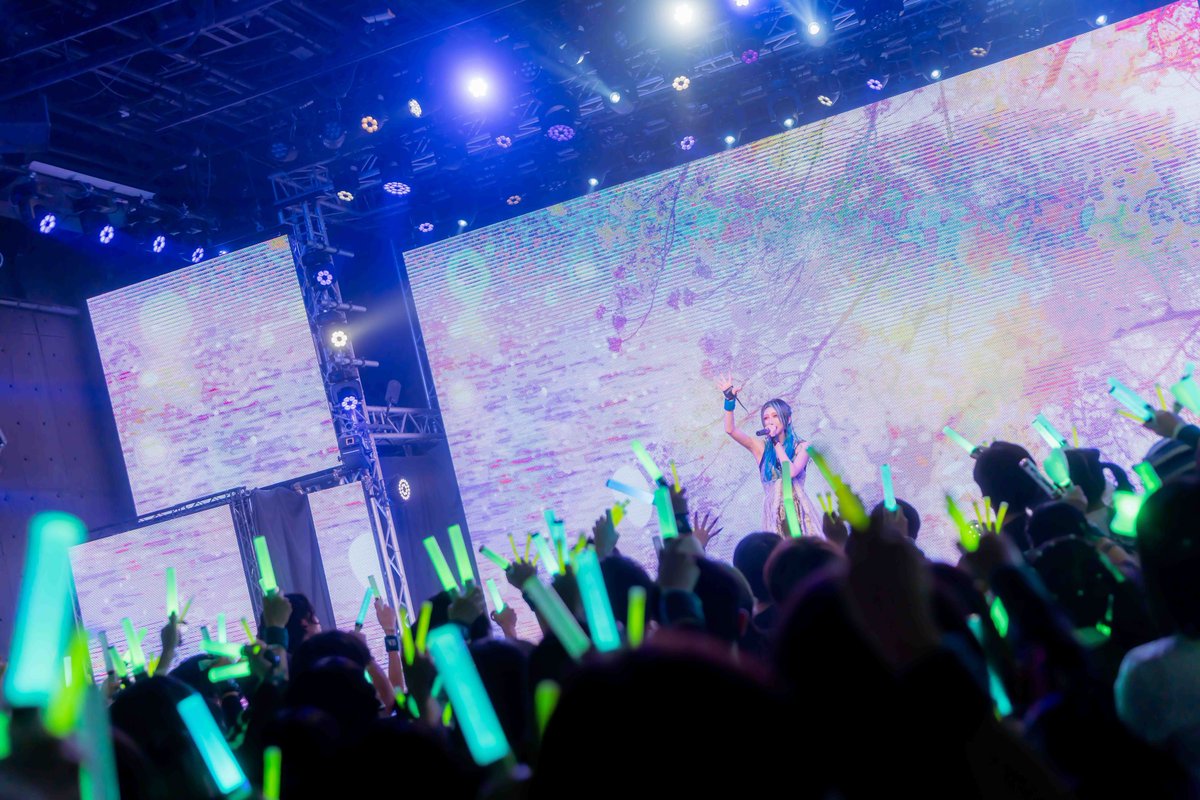 7__tsuMe's tweet photo. 2024/4/26 七々瀬リタラストライブ 「終幕」

本当に有難う御座いました。

僕はアンチテーゼで人生最初で最後のアイドルができて心から幸せでした。
ずっと居たいって甘えたい気持ちをライブで少し吐露できたし、もうそれは其処に置いてこれました。

ひとつひとつ、ひとりひとり、そして自分自身を見つめて、皆よりちょっと早く此処を卒業させていただきます。

幸せな日々を有難う、一緒に唄ってくれて有難う。掻き集めた宝石を胸に

私は、新しいページをめくります。