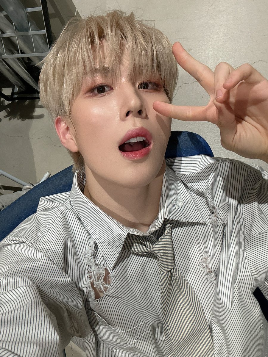BAE173_member's tweet photo. [#영서]

엘스!! 행복한 주말 보내요
나는 엘스 덕분에 행복한 하루였어요 😉🫶

#BAE173 #비에이이173 
#YOUNGSEO https://t.co/JJH0lMwwzo