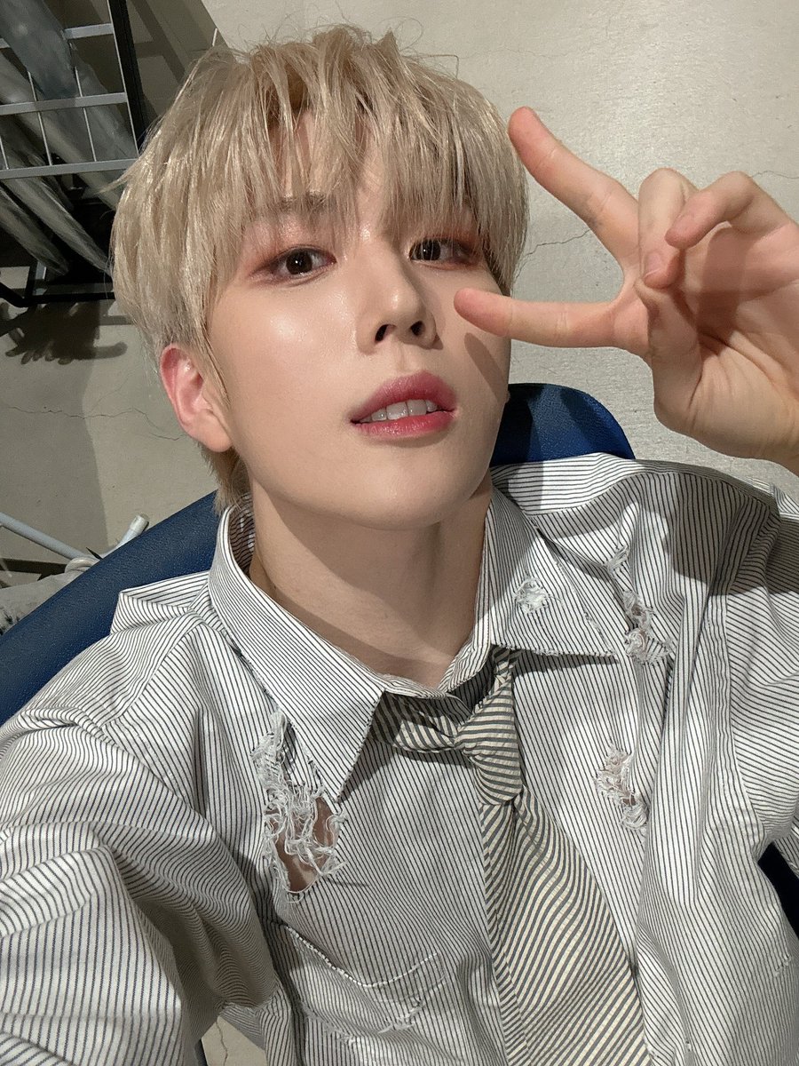 BAE173_member's tweet photo. [#영서]

엘스!! 행복한 주말 보내요
나는 엘스 덕분에 행복한 하루였어요 😉🫶

#BAE173 #비에이이173 
#YOUNGSEO https://t.co/JJH0lMwwzo