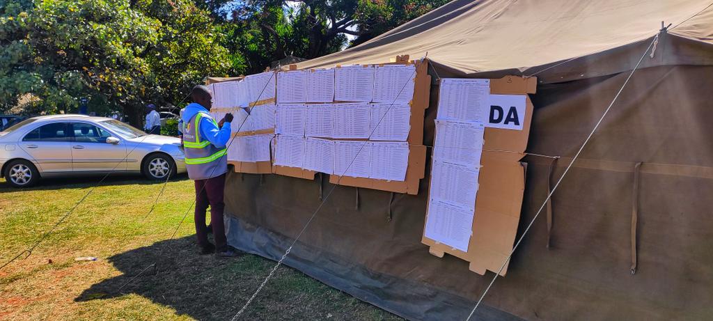 OpenParlyZw's tweet image. Current situation at Open Space Hiller Road/Churchill where people are coming to vote for Mt Pleasant Constituency member of parliament. #ElectionsZW
@ZESN1 @ZECzim @WalpeAcademy @ProjectVote263