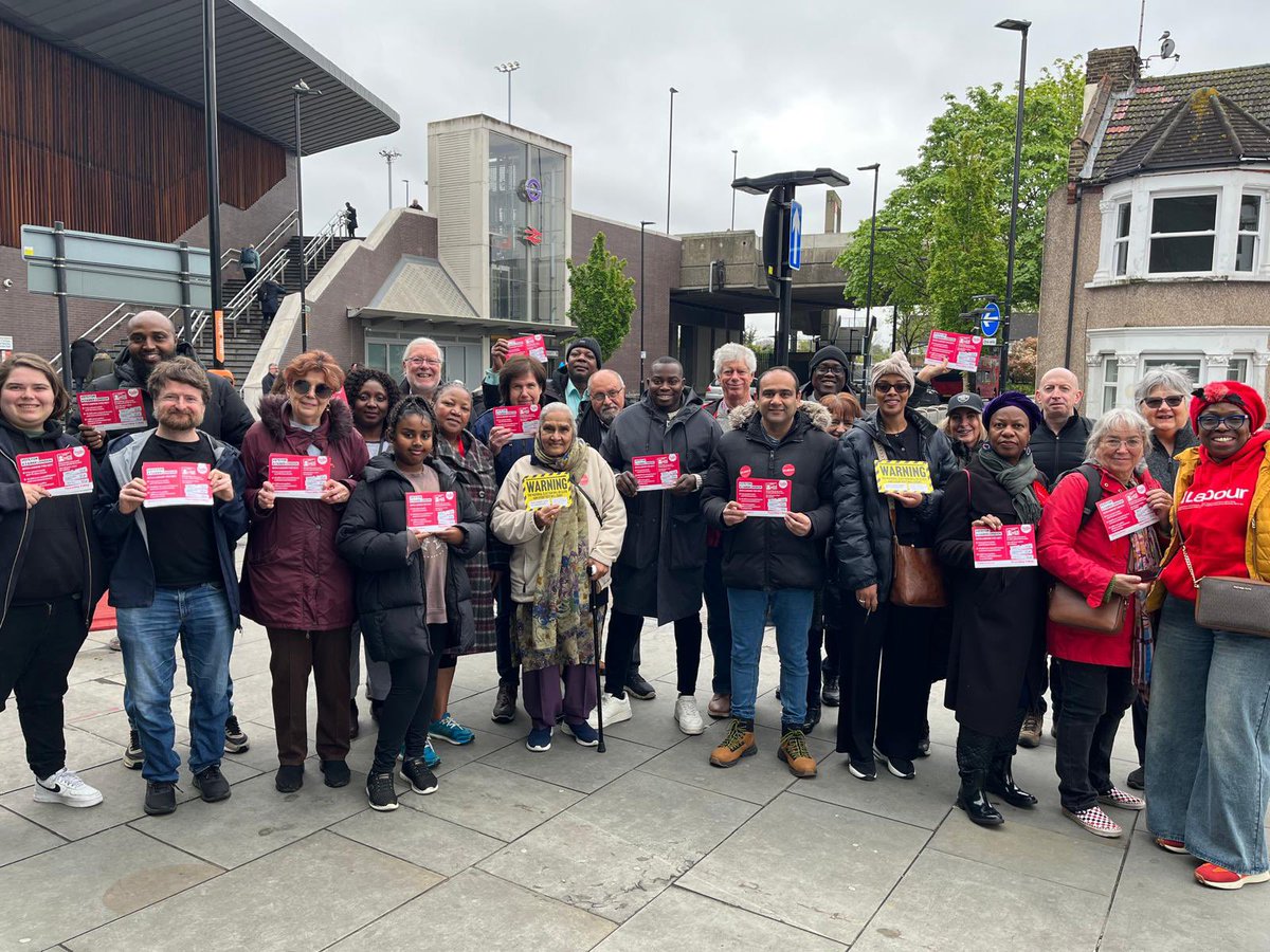 Kicking off our Labour Action Day on the #LabourDoorstep in Abbey Wood. Speaking to residents about how @SadiqKhan, @Len_Duvall & @UKLabour will change our area. Come the 2nd May please vote: 🌹 @SadiqKhan 🌹 @Len_Duvall 🌹 @UKLabour