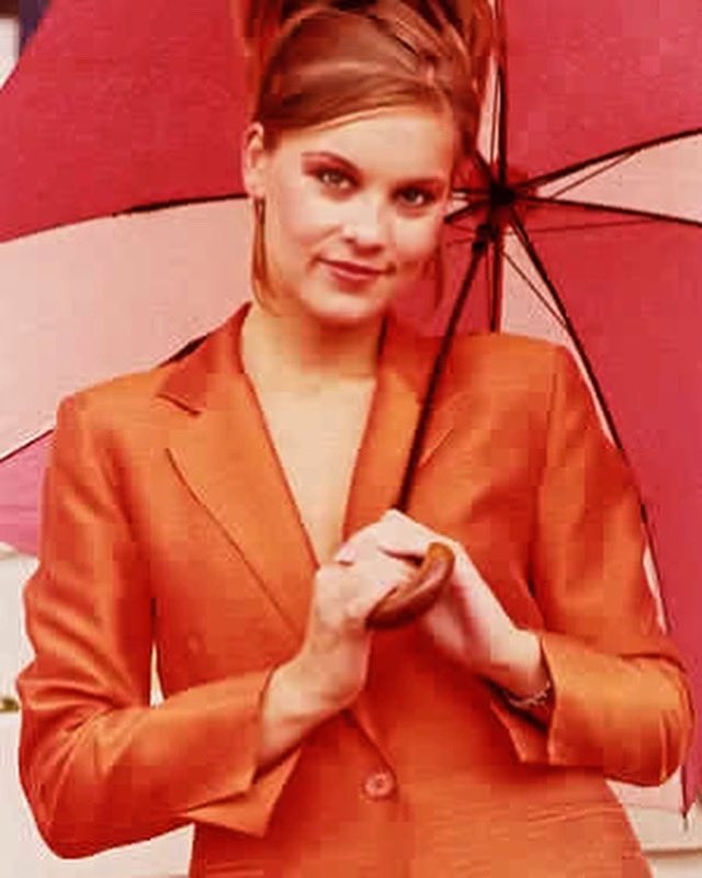 Original Jill Live Action Actress Inezh unknowingly holding a red and white umbrella during a random photoshoot is so gloriously meta I can’t contain myself.