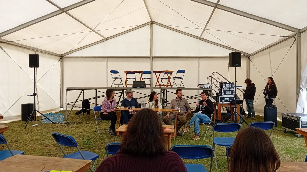 🌿🗣 Avui com a membre de @somnatus he participat a una de les taules rodones del @festinat23 sobre 'La comunicació ambiental' amb la @ratolidecamp de @fundacioemys i l'Alejandro d'@eixarcolant, moderat per l'@anna_ramon_ i en @jmmorera