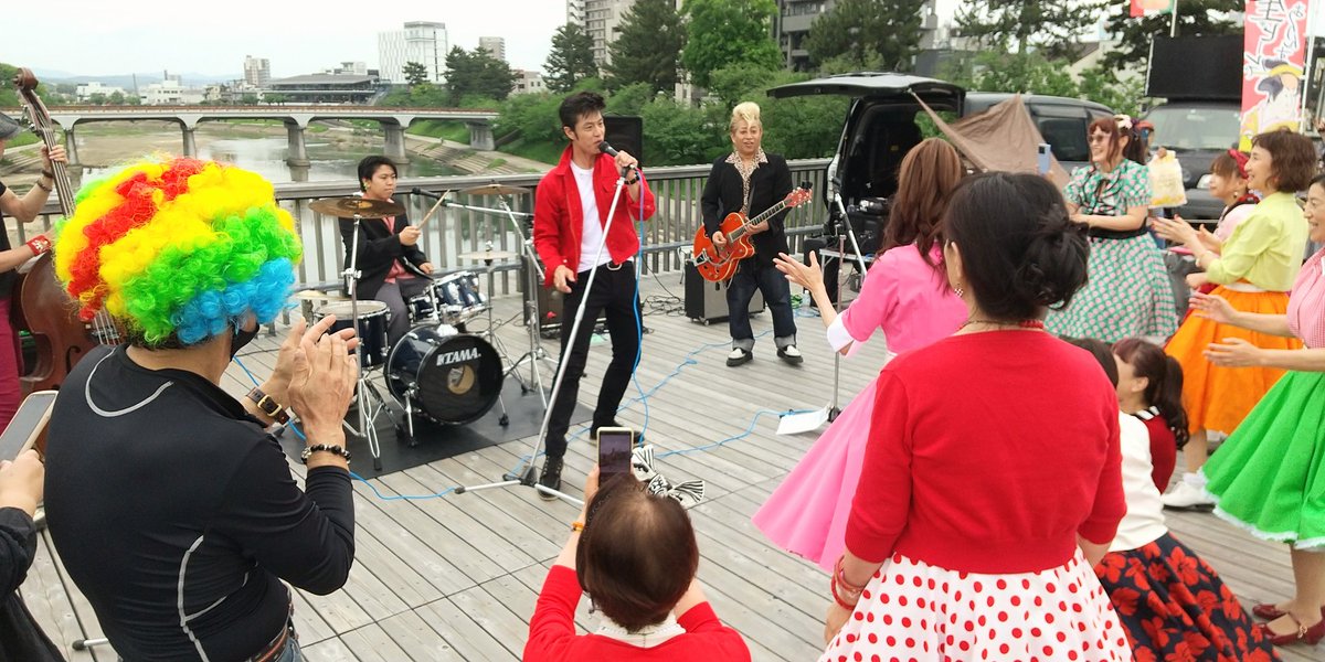 GARBAGE_Komatsu's tweet photo. ãŸãããããªåŠã§
äž»å¬è
ãããš
ãªãŠãã¬ããfilm
ã®è©±ãåºæ¥ããšã¯ïŒ
ããã岡åŽåž(ç¬)
ç¥ç«OMGãšããŠæåâª
#æ¡åæ©
#JukeboxPartyé空ãã€ã¹ãã£ã³
#CrazyShuffle
#GARBAGE
@OMG_film
@OMGclub2022 https://t.co/0QyDisxncw