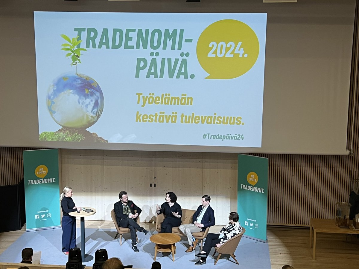 Työelämän kestävää tulevaisuutta pohdittiin monesta eri näkökulmasta Tradenomipäivien paneelissa. Kiitos rakentavasta keskustelusta <a href="/MikkoVielt/">Mikko Vieltojärvi</a>’ojärvi, <a href="/EmmaKari/">Emma Kari</a>, <a href="/VVRantamaula/">V-V Rantamaula</a> ja Heidi Theman sekä päivän juonnosta <a href="/kirsialmsiira/">Kirsi Alm-Siira</a>!

#Tradepäivä24 #tradenomit