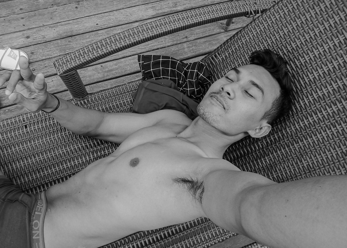 Na_Chans's tweet photo. Lebih suka di peluk dari depan apa belakang??

#masjawa #cowokjawa #cogan #berondong #sexyboy #malming #tegang #videoviral #gym #jakarta #cowokjakarta #priajawa https://t.co/ppGYkjioiq