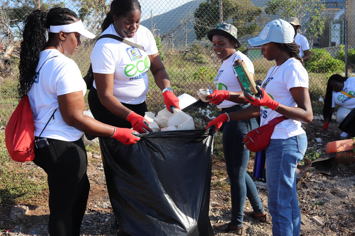 Cleaning our shores, protecting our ocean treasures! 🏖️ 
#BeachCleanup#jn