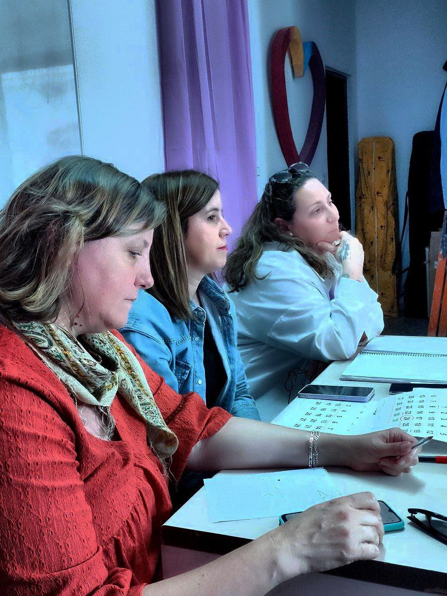 Podemos_Parla's tweet photo. 🟣 Asamblea compartiendo con nuestras concejalas @VanesaCalle y @CarlaEValero00 los proyectos para seguir #TransformandoParla desde el Ayuntamiento.

🇪🇺 También con nuestra portavoz @lesafre empezamos a organizar la campaña de las próximas elecciones europeas.

Que nada nos pare! https://t.co/VasgGk8nii