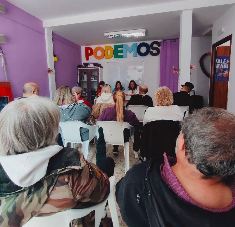 Podemos_Parla's tweet photo. 🟣 Asamblea compartiendo con nuestras concejalas @VanesaCalle y @CarlaEValero00 los proyectos para seguir #TransformandoParla desde el Ayuntamiento.

🇪🇺 También con nuestra portavoz @lesafre empezamos a organizar la campaña de las próximas elecciones europeas.

Que nada nos pare! https://t.co/VasgGk8nii