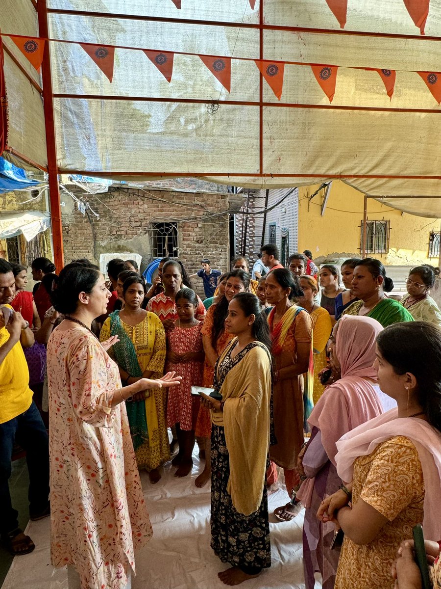 Strong women lift each other up, support one another & break barriers. Let’s continue to champion gender equality, amplify women’s voices, and strive for a more inclusive & empowered world. “Women Empowerment Drive” with our inspirational women in #Juhu #Mumbai today. #RNAF…