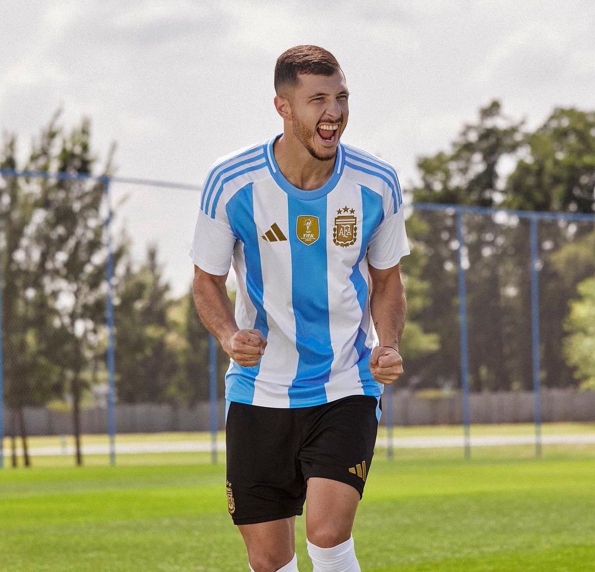 🚨🇦🇷#Barcelona ofertó por Guido Rodríguez para ficharlo libre. ➡️ El volante frenó las negociaciones con el #Napoli, ya que su gran deseo es unirse al club “Blaugrana”. *️⃣ El 30/6 finaliza su contrato con #RealBetis. ℹ️ de @Glongari.